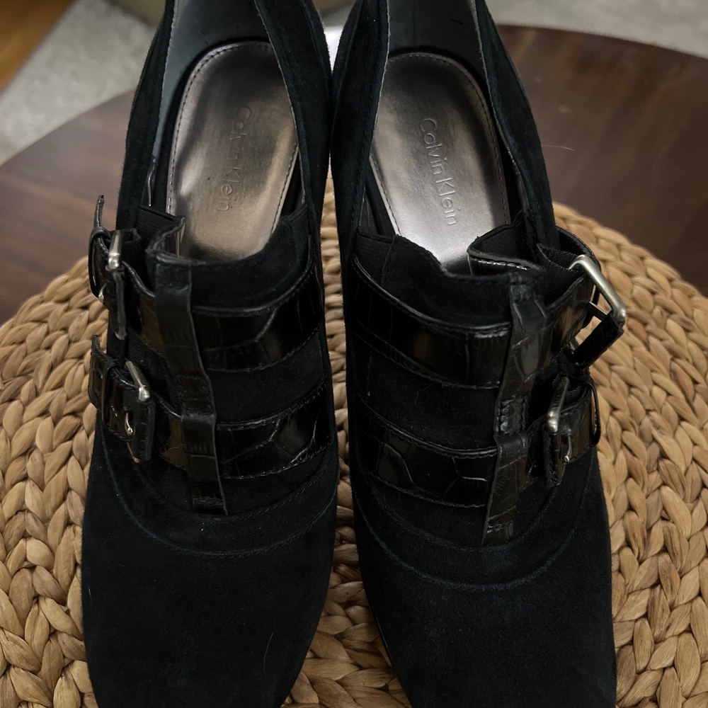 Calvin Klein, Buckle boot heel